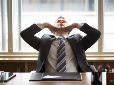 Routine de 6 minutes avant une réunion stressante : exercices rapides pour calmer la voix et l'anxiété