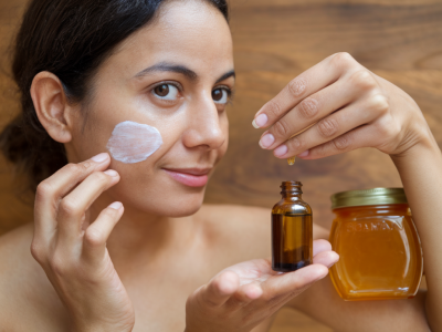 Comment utiliser l'huile de jojoba pour réguler une peau mixte : guide d'application et recettes maison